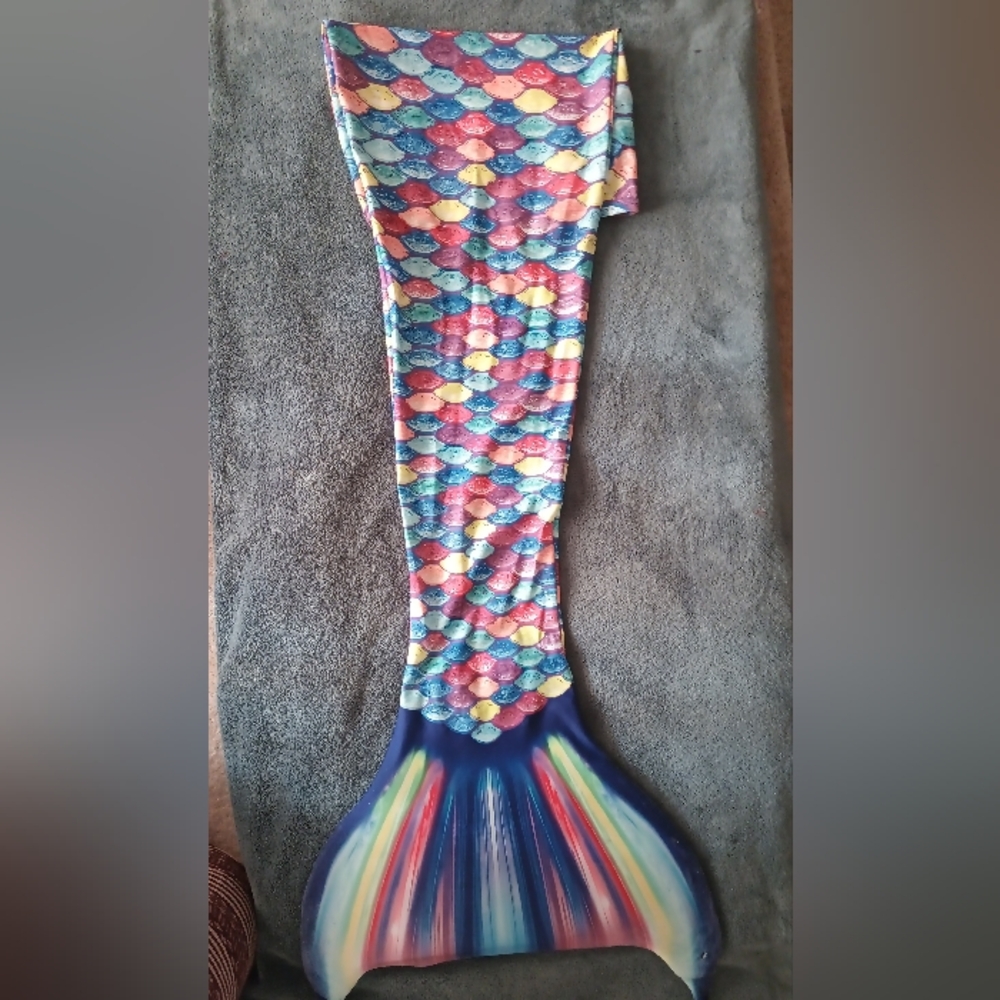 Colorful Mermaid Tail, GREAT CONDITION, Kids Size 10-12 Or L/XL.